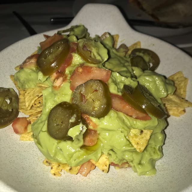 菜肴“Nachos con guacamole”的照片