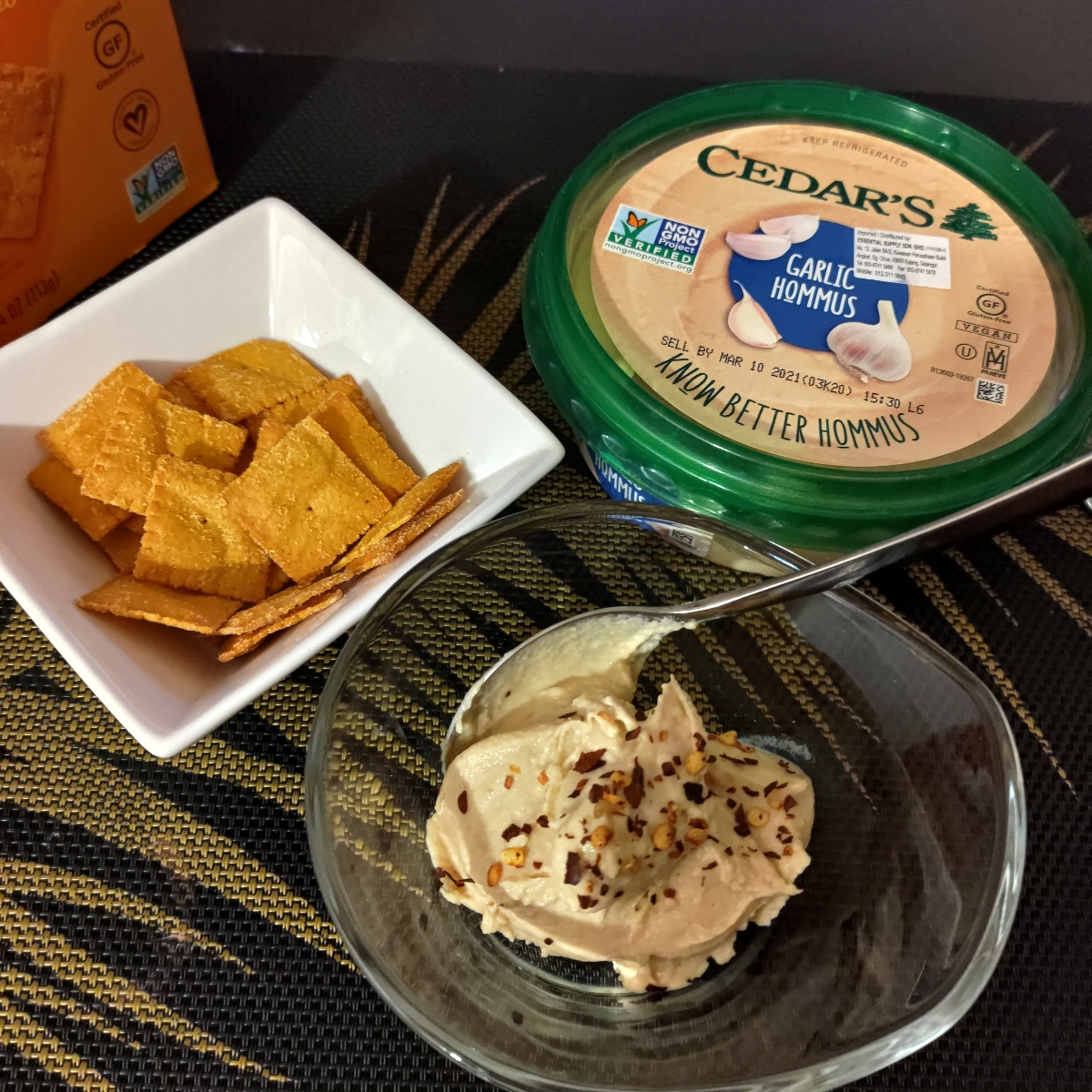 Cedar's Foods Garlic Hommus Reviews abillion