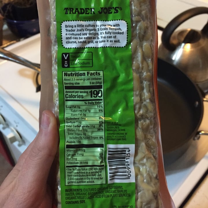 photo of Trader Joe's Organic 3 Grain Tempeh shared by @carolynsanity on  18 Mar 2021 - review