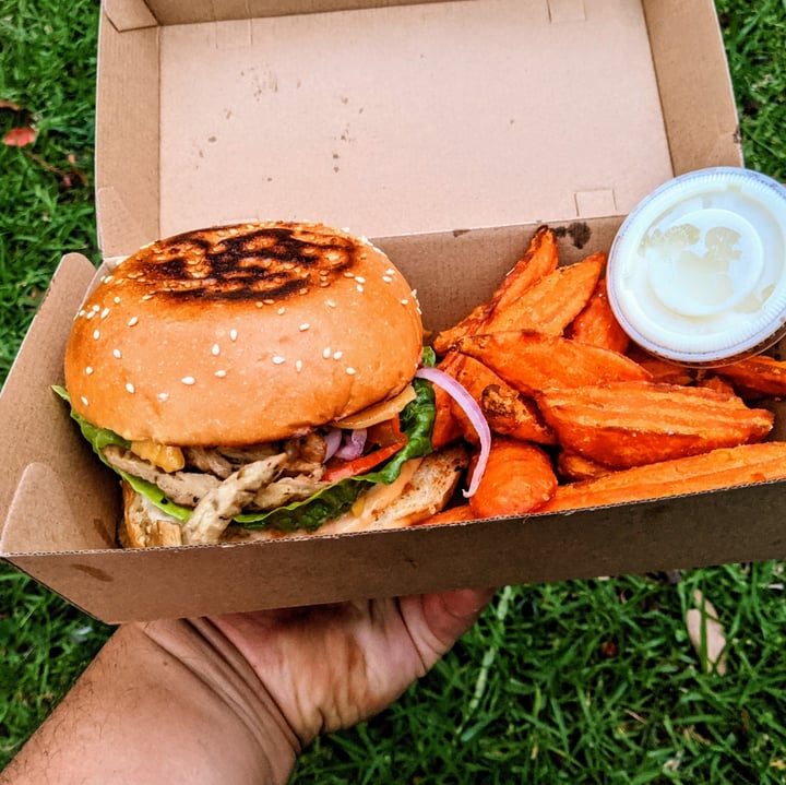 photo of Lisica Cafe Chikn Burger shared by @hannibal on  27 Apr 2020 - review