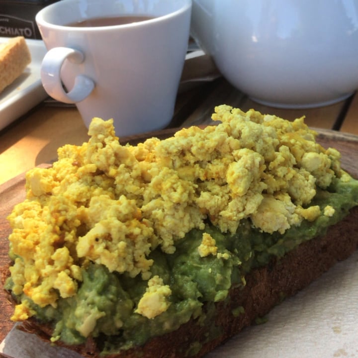 photo of Le Blé Avocado Toast Con Tofu Revuelto shared by @teenieoh on  15 Mar 2021 - review