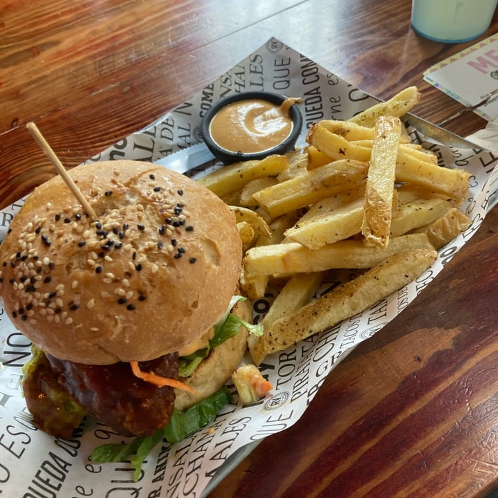 photo of Revolucion Verde Chick'n Free Burger shared by @dianamalota on  26 May 2022 - review