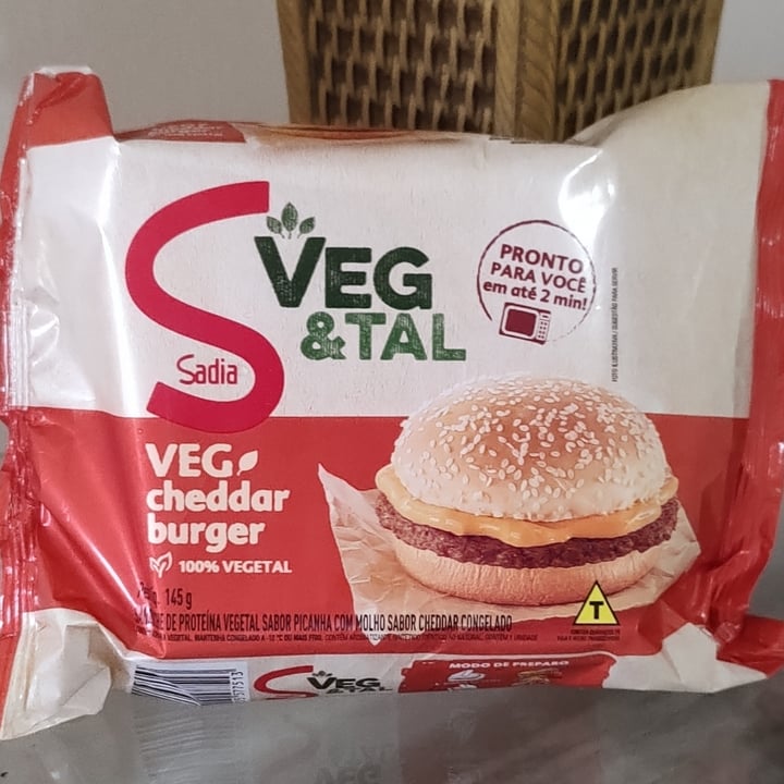 photo of Sadia Cheddar burger shared by @marianarevoredo on  09 Jun 2022 - review