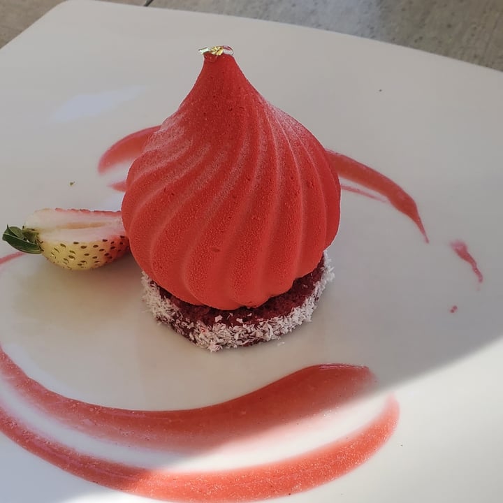 photo of Guylian Belgian Chocolate Café Red velvet cake shared by @naturesfood on  03 Jun 2022 - review