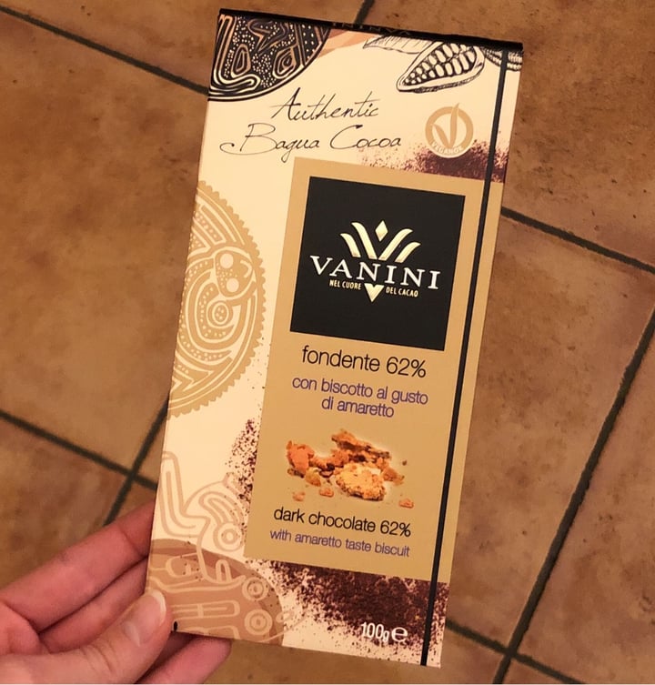 photo of Vanini Cioccolato fondente 62% con biscotto al gusto di amaretto shared by @lorenzamilardi on  22 Mar 2022 - review