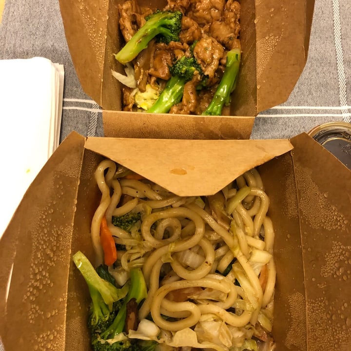 photo of OPLANTE Sushi Wok Végétalien Montreal (x Yuan) Nouille udon sauté shared by @federicag on  22 May 2022 - review