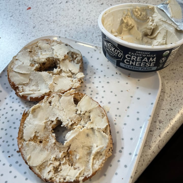 photo of Miyoko's Creamery Organic Cashew Milk Cream Cheese Classic Plain shared by @victorg116 on  27 Aug 2022 - review