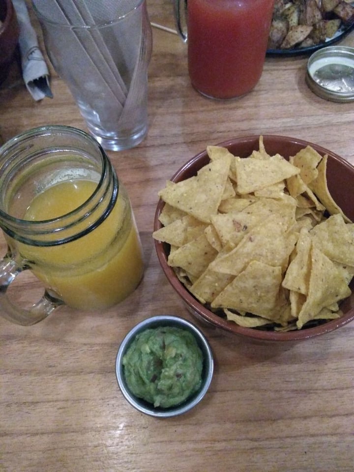 photo of Estilo Veggie Nachos con guacamole shared by @belbel on  09 Aug 2019 - review