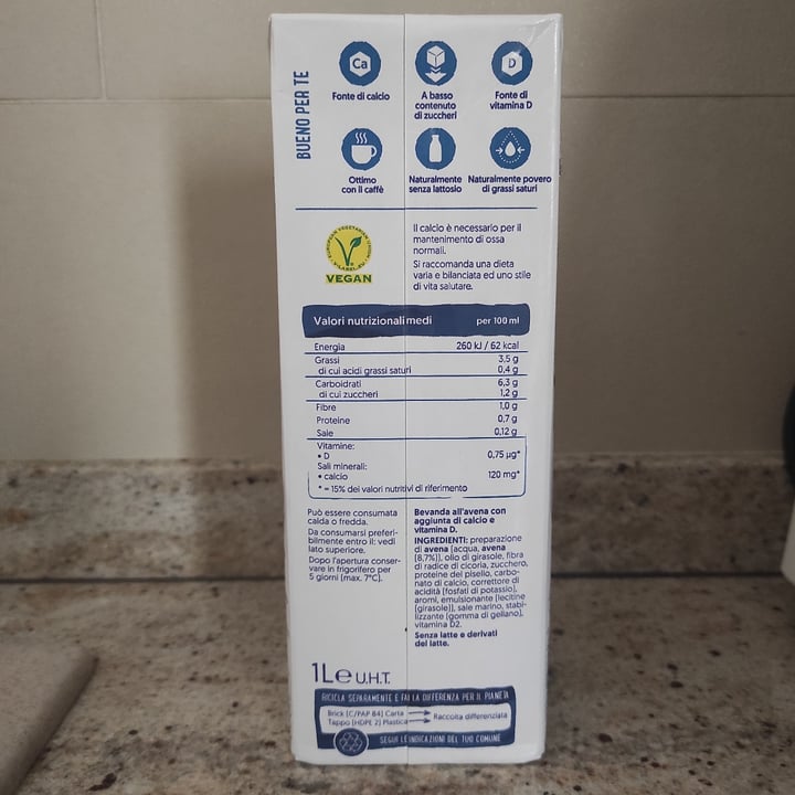 photo of Alpro This is Not Milk Classic Questo Non è Late Classico shared by @lunapiena on  05 Jun 2022 - review