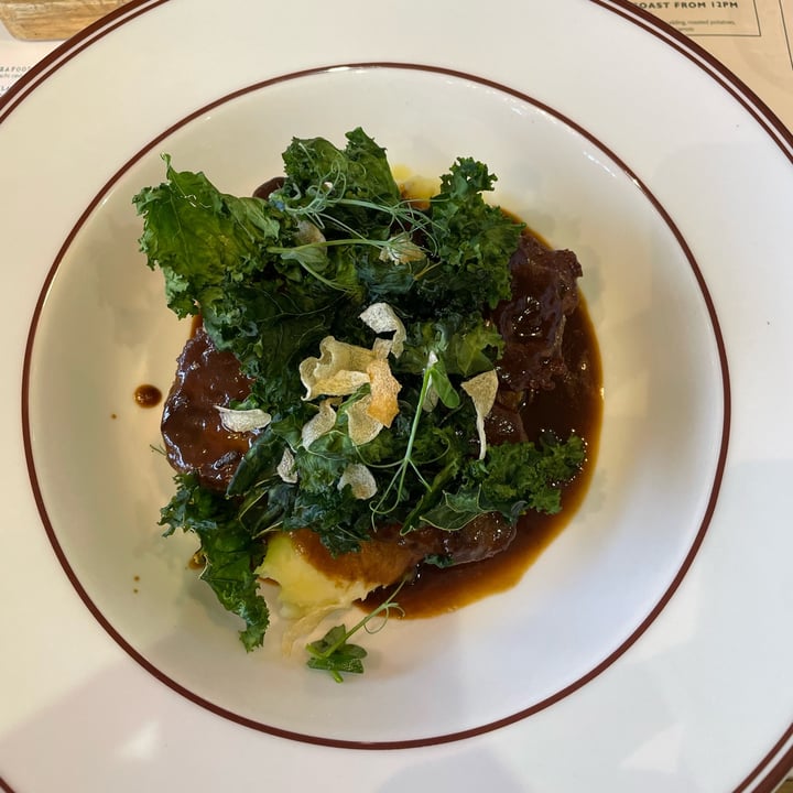 photo of The MAINE Street Eatery, Studio City No Meat Short Rib shared by @jetlaggedlauryn on  28 Aug 2022 - review