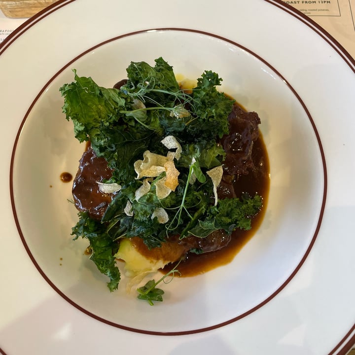 review photo of The MAINE Street Eatery, Studio City No Meat Short Rib shared by @jetlaggedlauryn on 28 Aug 2022 - review
