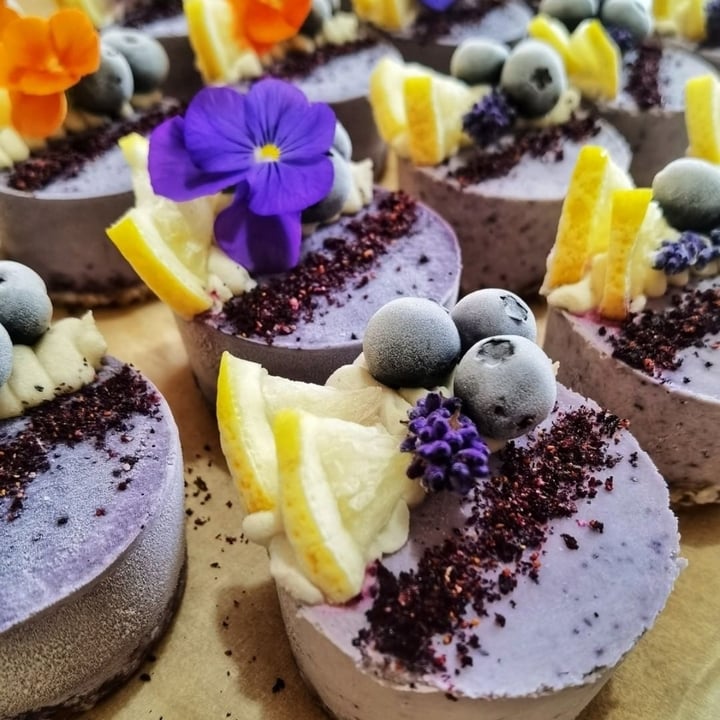 review photo of Kind Kitchen Raw Vegan Cheesecake shared by @ameliebenjelloun on 26 Sep 2022 - review