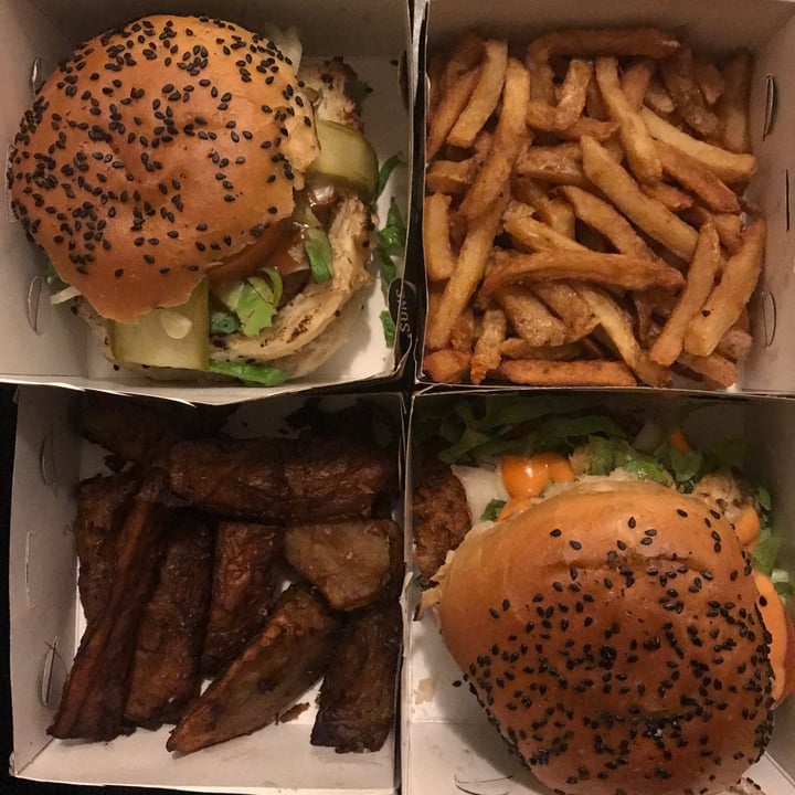 photo of Hudsons The Burger Joint (Gardens) Infinity Burger With Fries shared by @murielgravenor on  23 Aug 2020 - review