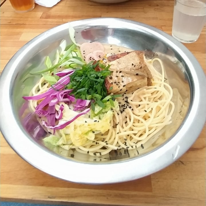 review photo of Urbã Cozinha Vegana Noodles com Tofu e molho de tahine shared by @arqvegan on 27 Jun 2022 - review
