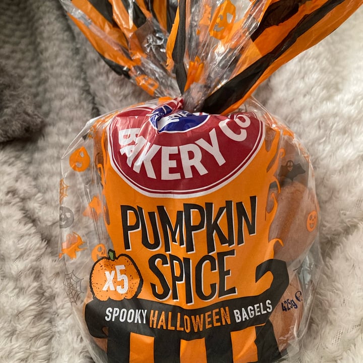 photo of New York Bagel Pumpkin Spice shared by @beboldandvegan on  16 Oct 2022 - review