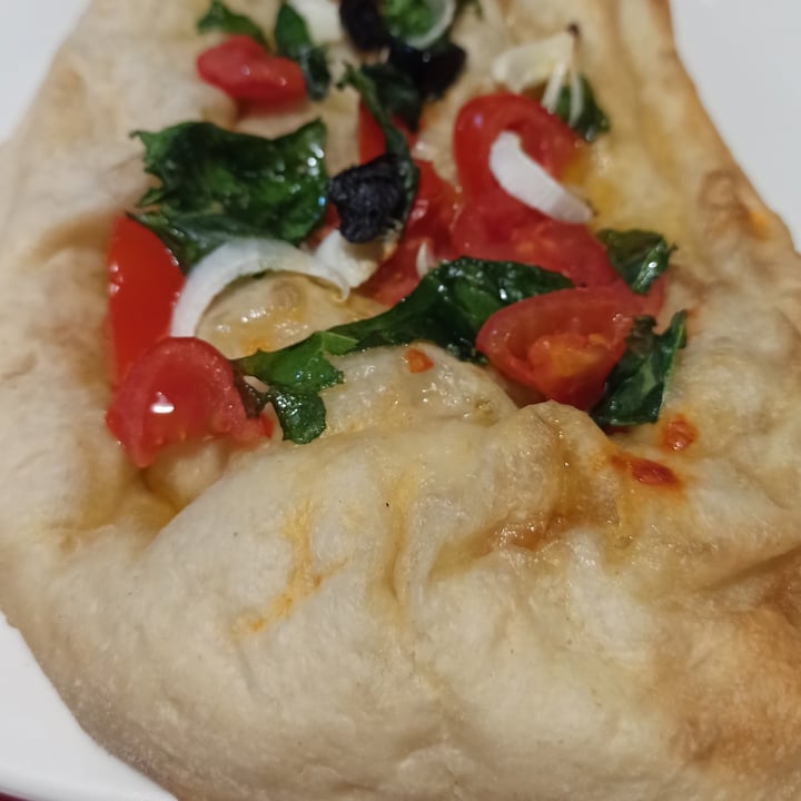 photo of La pizza +1 La Pinsa shared by @veganfoodcorner on  16 May 2022 - review