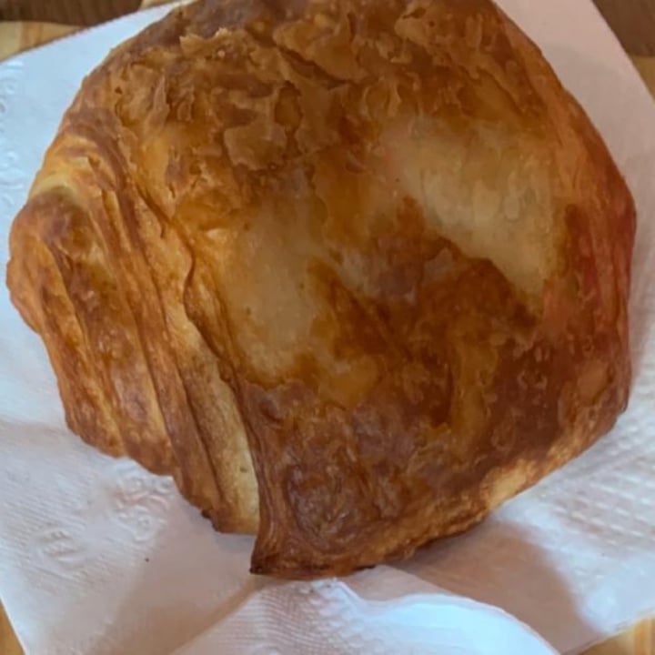 photo of Amarama Vegan Pain au chocolat shared by @marianamarinho on  17 May 2022 - review