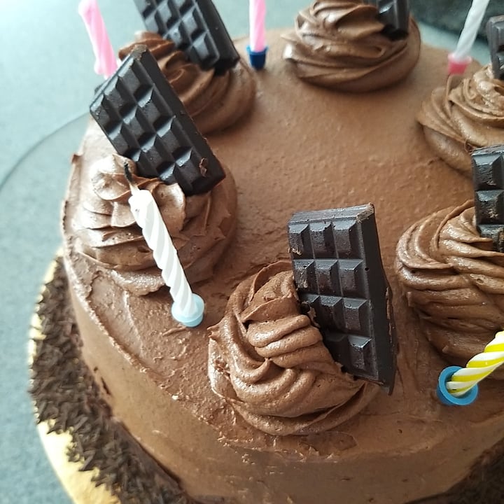 photo of Vegan House Birthday cake shared by @catpuella on  27 Aug 2021 - review
