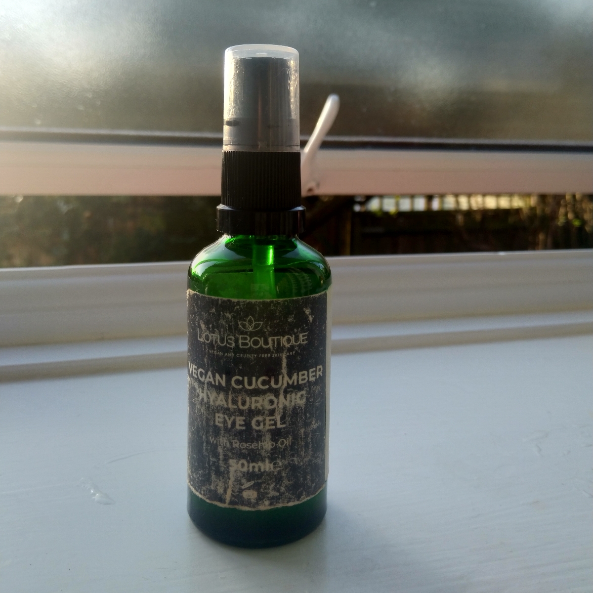 Lotus Boutique Hyaluronic acid and cucumber eye gel Reviews abillion
