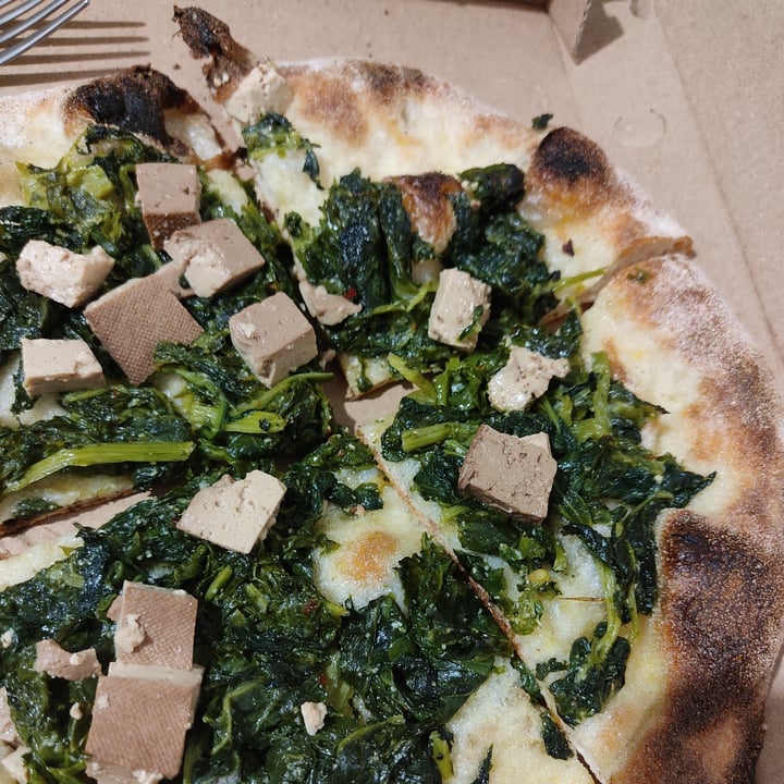 photo of ArVolo Ristorante Pizzeria Pizza con Friarielli e Tofu Affumicato shared by @lauranguis on  10 Apr 2022 - review