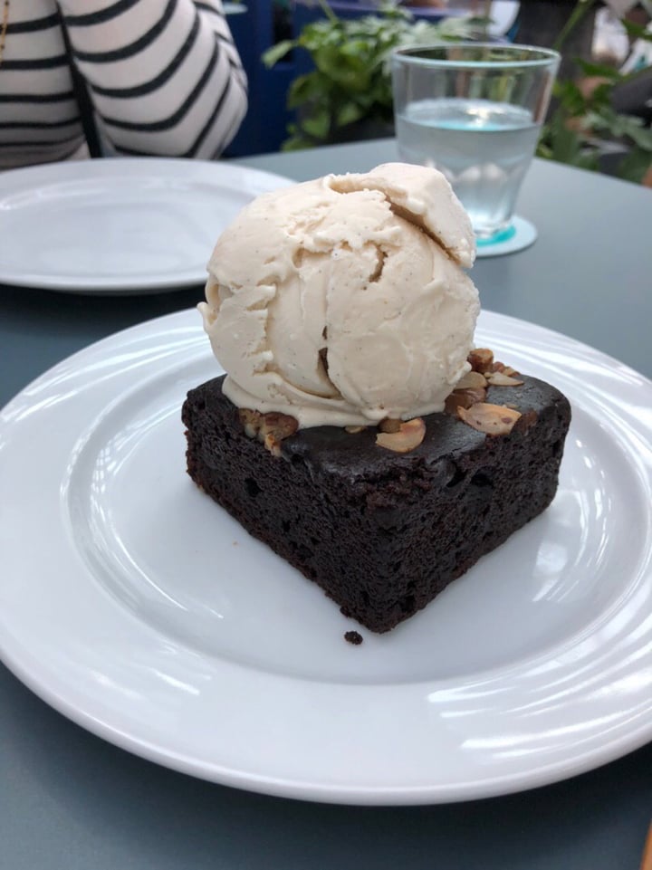 photo of Privé Tiong Bahru Dark Chocolate & Nuts Brownie shared by @ridhisanghrajka on  02 Dec 2019 - review