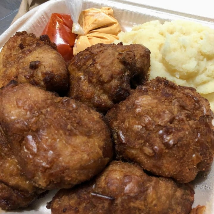 review photo of Vegan Eats Alitas shared by @akgonzd on 25 Jul 2020 - review