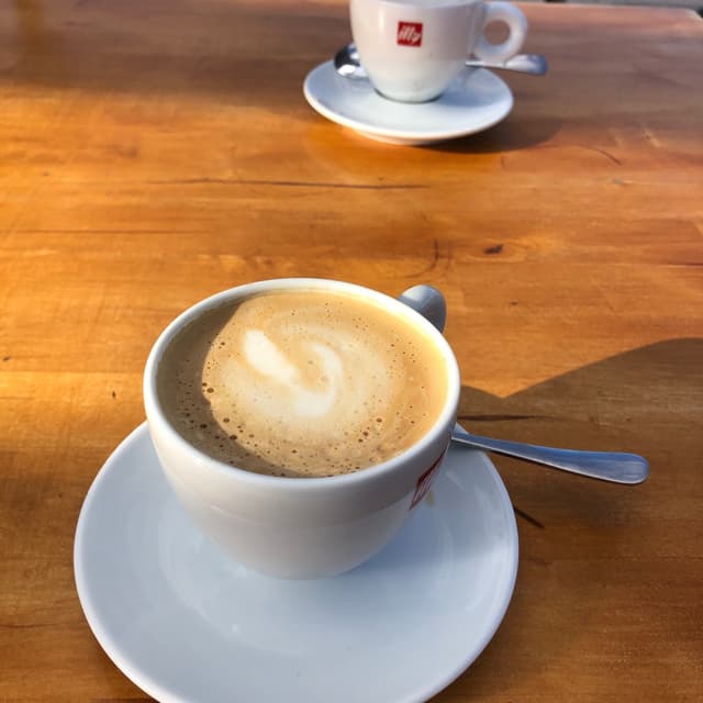 Foto del piatto “Café con leche de almendras”