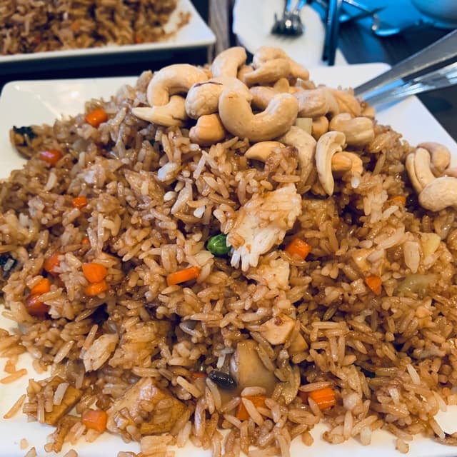 Photo of the dish “Fried rice with chicken and cashews”