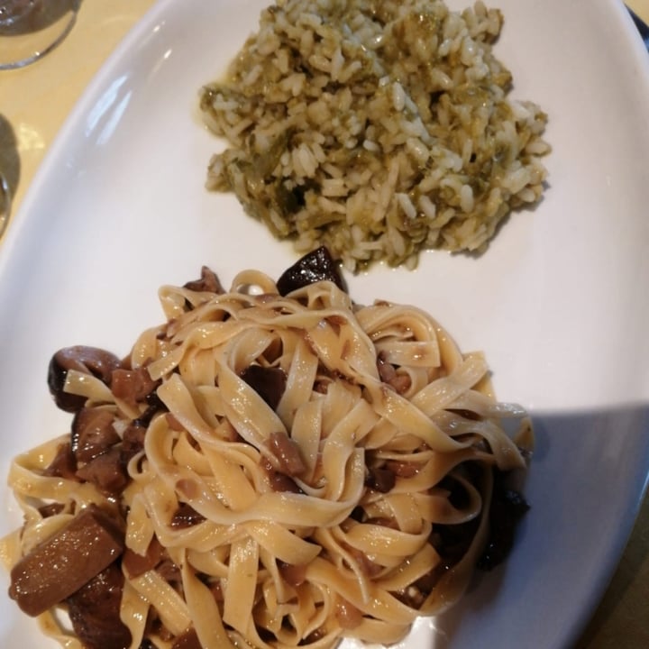 photo of Ustaria 3 Valli Tagliatelle Ai Funghi/Risotto Agli Asparagi shared by @itstheveggievet on  12 Dec 2021 - review