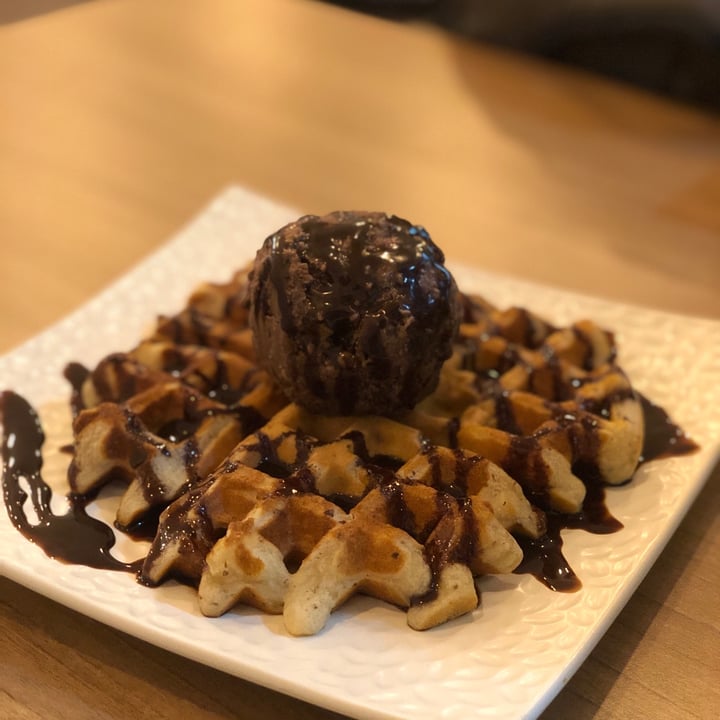 photo of Loving Nature Fortunate Coffee Cafe SG Waffle With A Scoop Of Ice Cream shared by @detide on  17 Nov 2021 - review