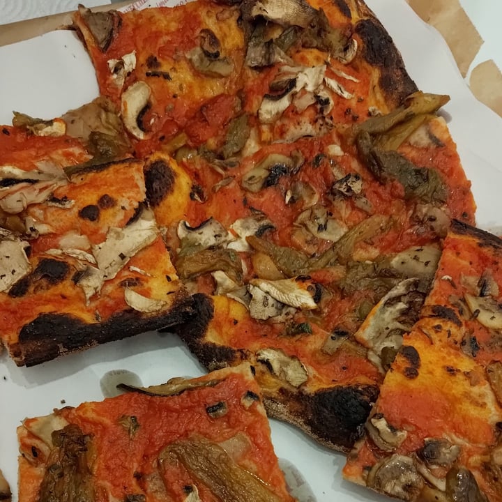 photo of Mastro Titta - La casa del boia pizza vegana shared by @helebias on  28 Aug 2022 - review