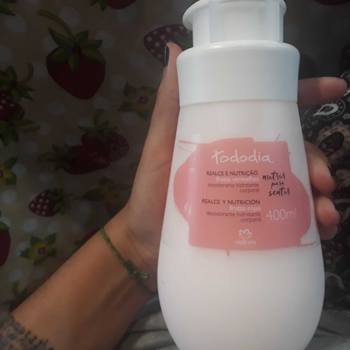 photo of Natura Desodorante Hidratante Corporal Frutas Rojas Tododia shared by @xcuasidelictualx on  25 Dec 2019 - review