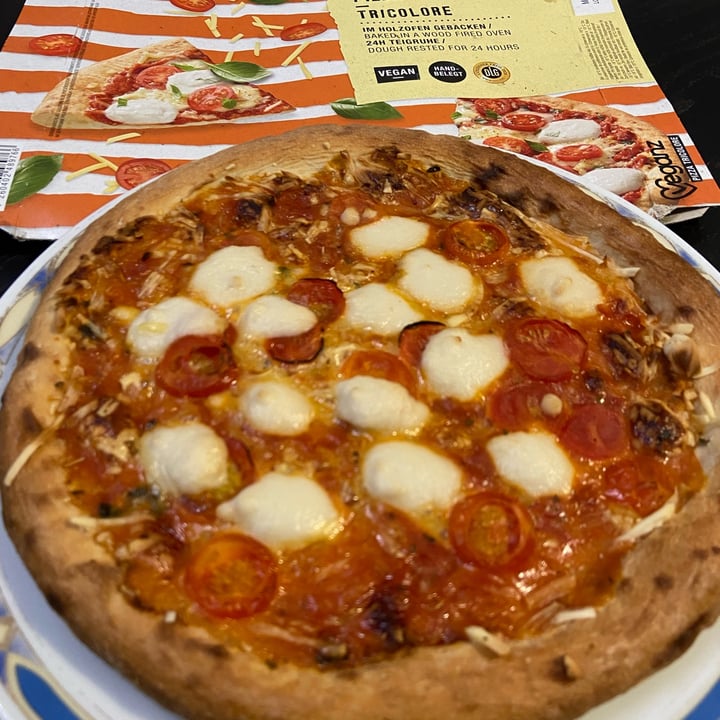 review photo of Veganz pizza tricolore shared by @ninoo on 02 Dec 2022 - review