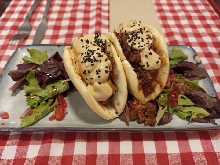 photo of Distrito Vegano Bao con jackfruit shared by @javifriasj on  23 Dec 2019 - review