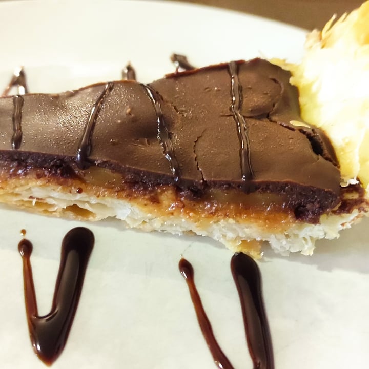 photo of Shangri La Tarta de chocolate y crema de cacahuetes shared by @iruchinha on  19 May 2022 - review