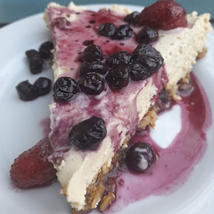 review photo of Casa Munay Cheesecake Raw De Frutos Rojos shared by @malenagubitta on 19 Nov 2021 - review