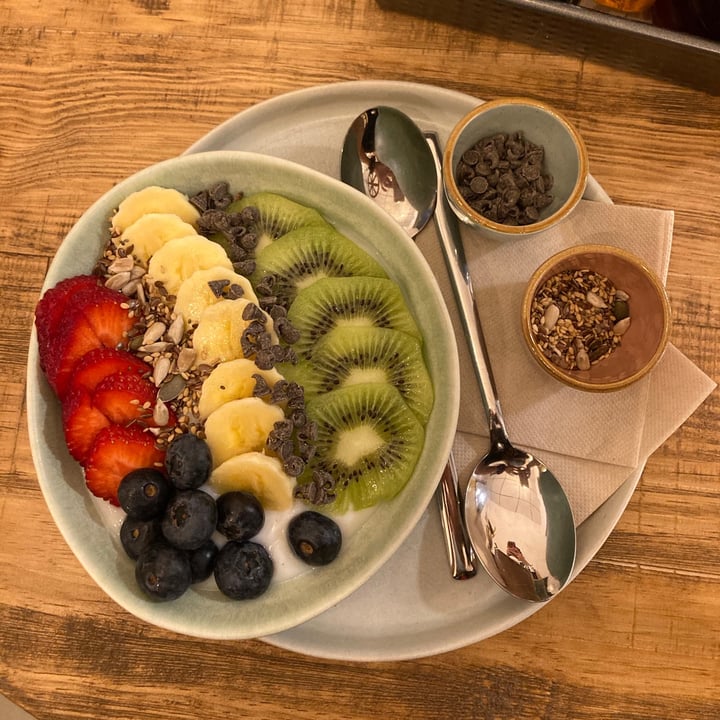 review photo of Panadaría Morales, S.L. Bowl de yogur con fruta y muesli shared by @antia7 on 26 Mar 2021 - review