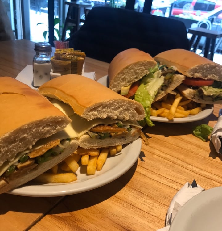 photo of Dolce Vita Sanguches veganos shared by @camyfanizza on  16 Jan 2020 - review