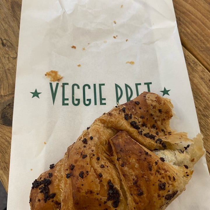 review photo of Pret A Manger Chocolate Croissant shared by @joannabananna on 31 Dec 2021 - review