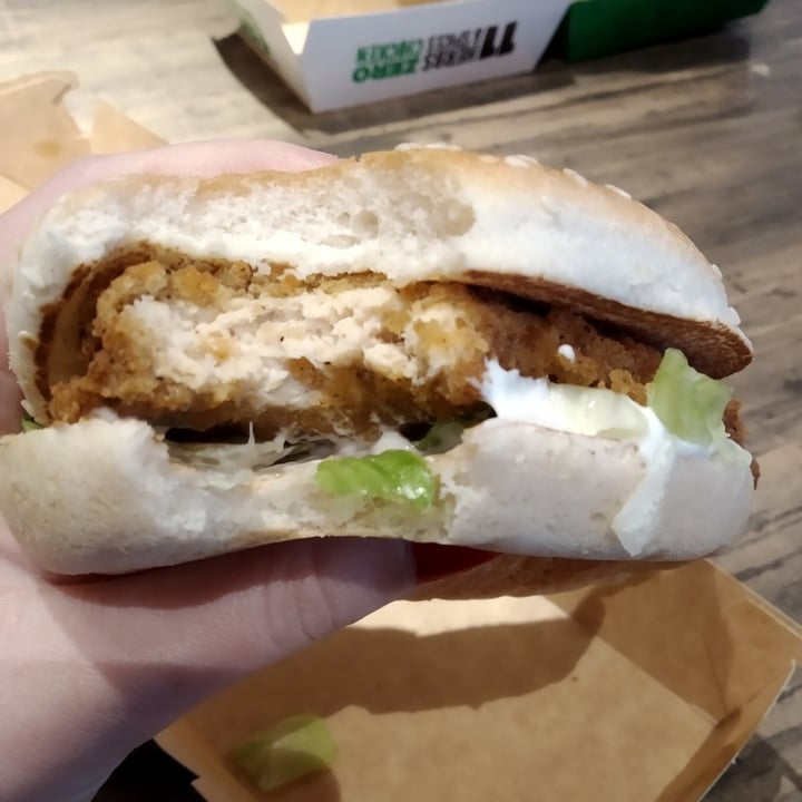 review photo of KFC Original Recipe Vegan Burger shared by @3lli3 on 18 Sep 2022 - review