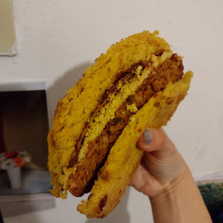 review photo of Nuevo mundo (Delivery) Hamburguesa de porotos negros shared by @omgkaren on 02 Aug 2021 - review