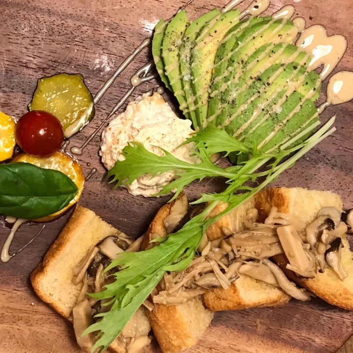 photo of Guesthouse akicafe inn Sauteed umami mushrooms and avocado with soy hummus shared by @angelinaoguma on  05 Jul 2019 - review