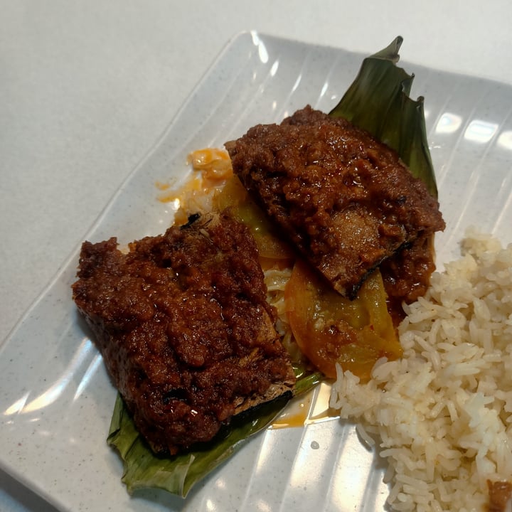 photo of Red Apple Veggie Café Banana Leaf Baked Fish 蕉叶烤鱼 shared by @skootykoots on  03 Jan 2022 - review