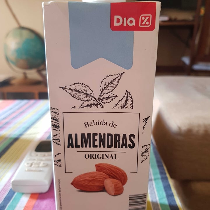 photo of Dia% Bebida Vegetal De Almendras shared by @gis88veg on  02 Apr 2022 - review