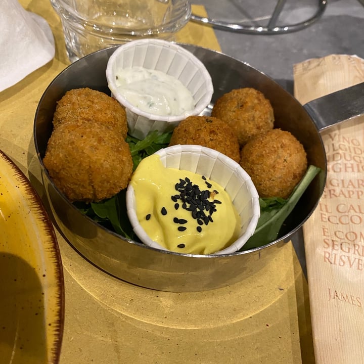 photo of Buddy Italian Restaurant Cafè Falafel With Vegan Cheese And Vegan Mayo shared by @martiantonucci97 on  14 Oct 2020 - review