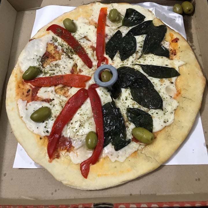 photo of Empanadas de 10 Pizza con Albahaca shared by @donfrancoli on  05 Apr 2021 - review