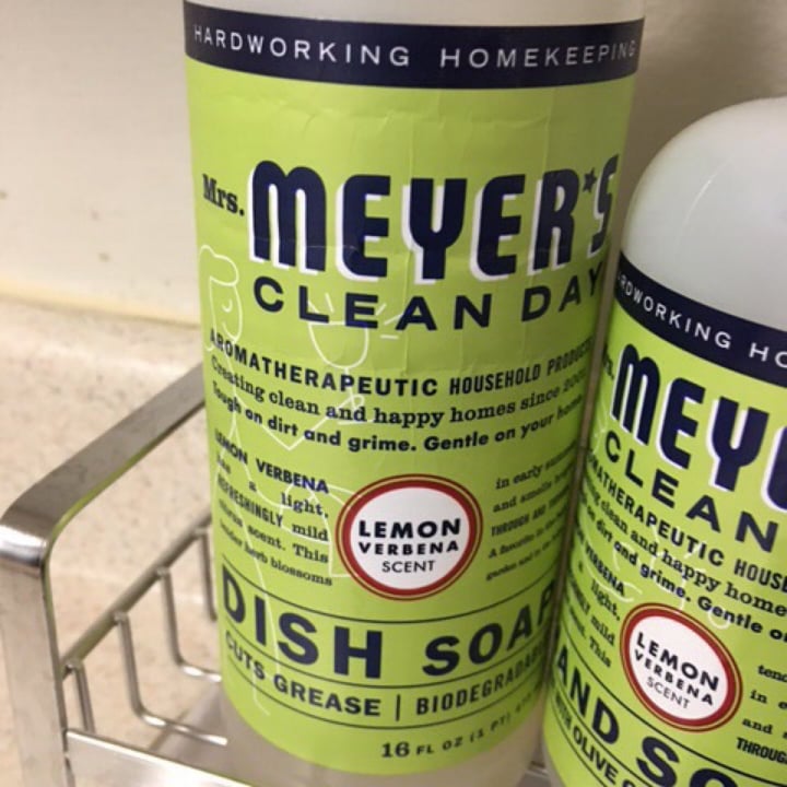 photo of Mrs. Meyer's Clean Day Lemon Verbena Dish Soap shared by @rnassiff on  08 Nov 2020 - review