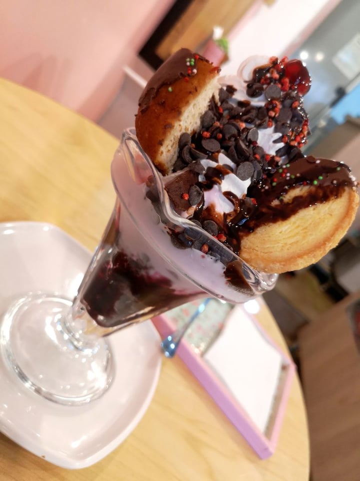 photo of Frambuesa Pastelería Vegan Copa De Helado, Especial De Navidad. shared by @chandaquir on  15 Dec 2019 - review