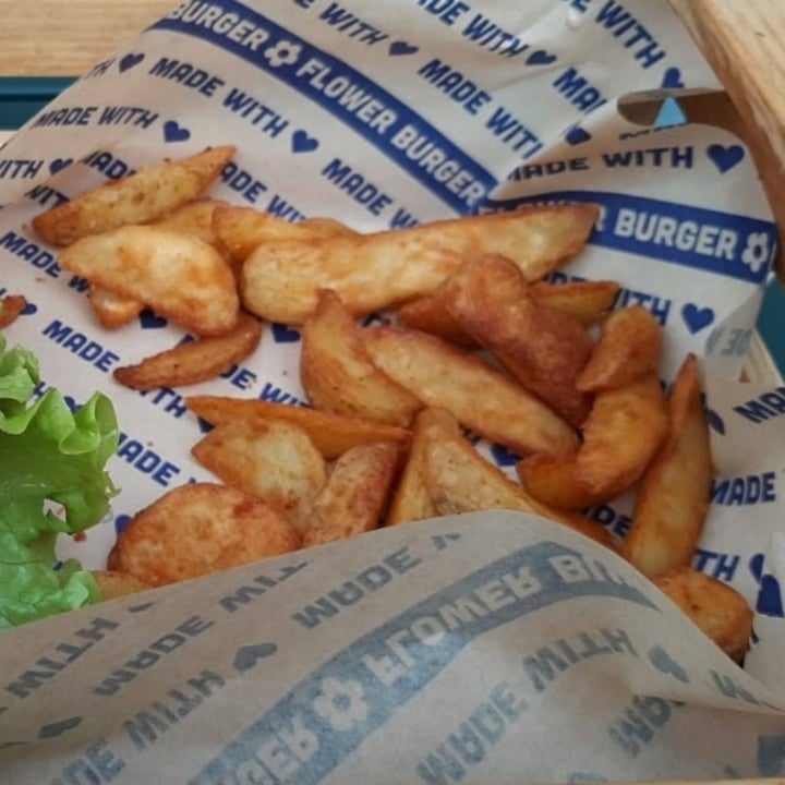 photo of Flower Burger Patate savory shared by @niklabelloli1 on  25 Jul 2022 - review