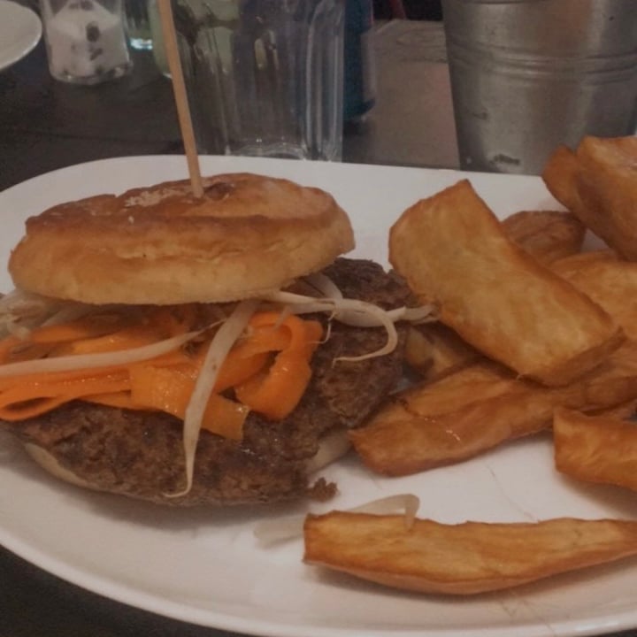 photo of Marlon Julia Roberts Burger shared by @veganeandoenbsas on  08 Aug 2021 - review